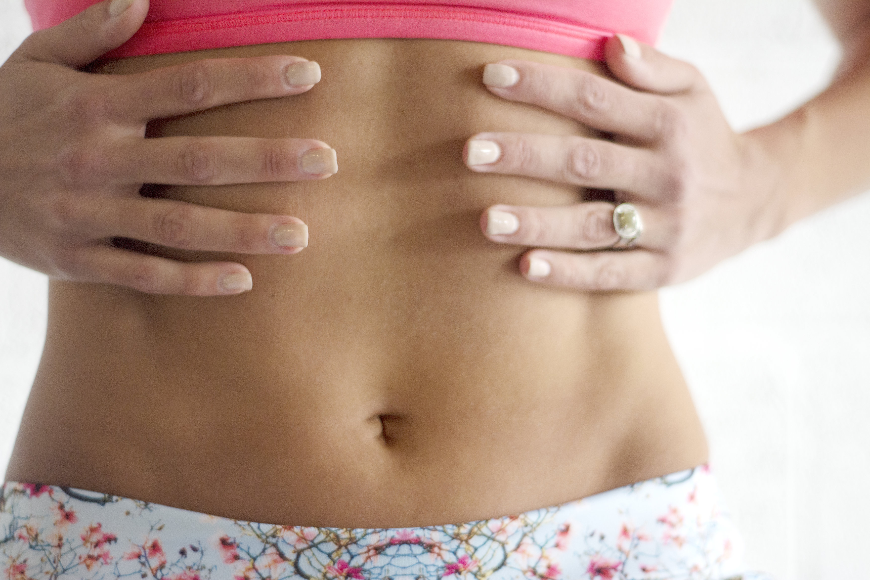 STOP pulling your belly button in: Why and how to fix it – Dr